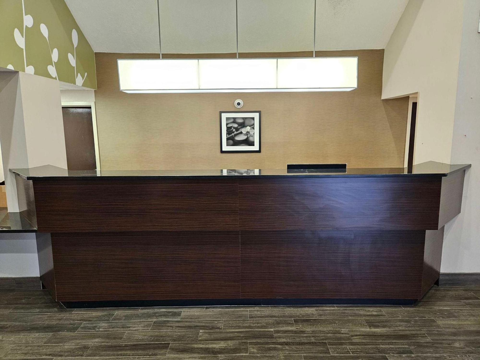Surestay By Best Western Summerville Flowertown Exterior photo