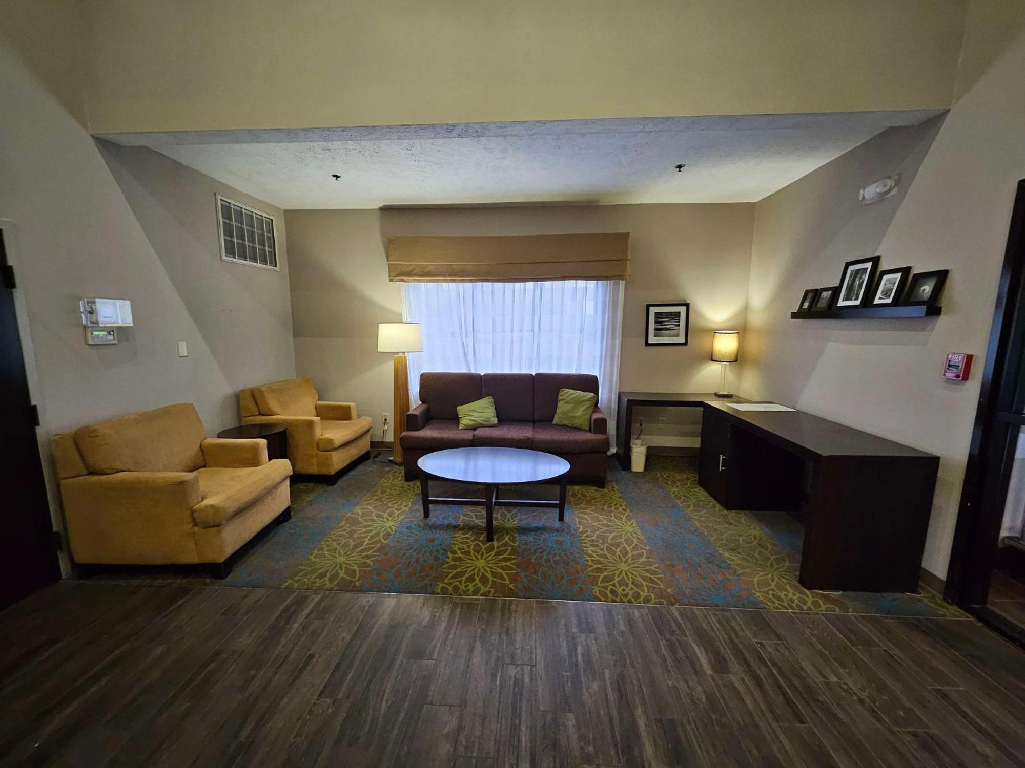 Surestay By Best Western Summerville Flowertown Exterior photo